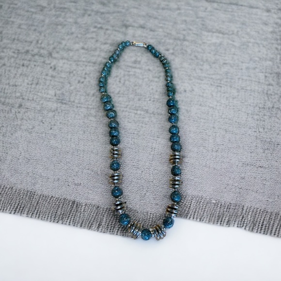 Jewelry - Vintage blue and silver tone necklace.